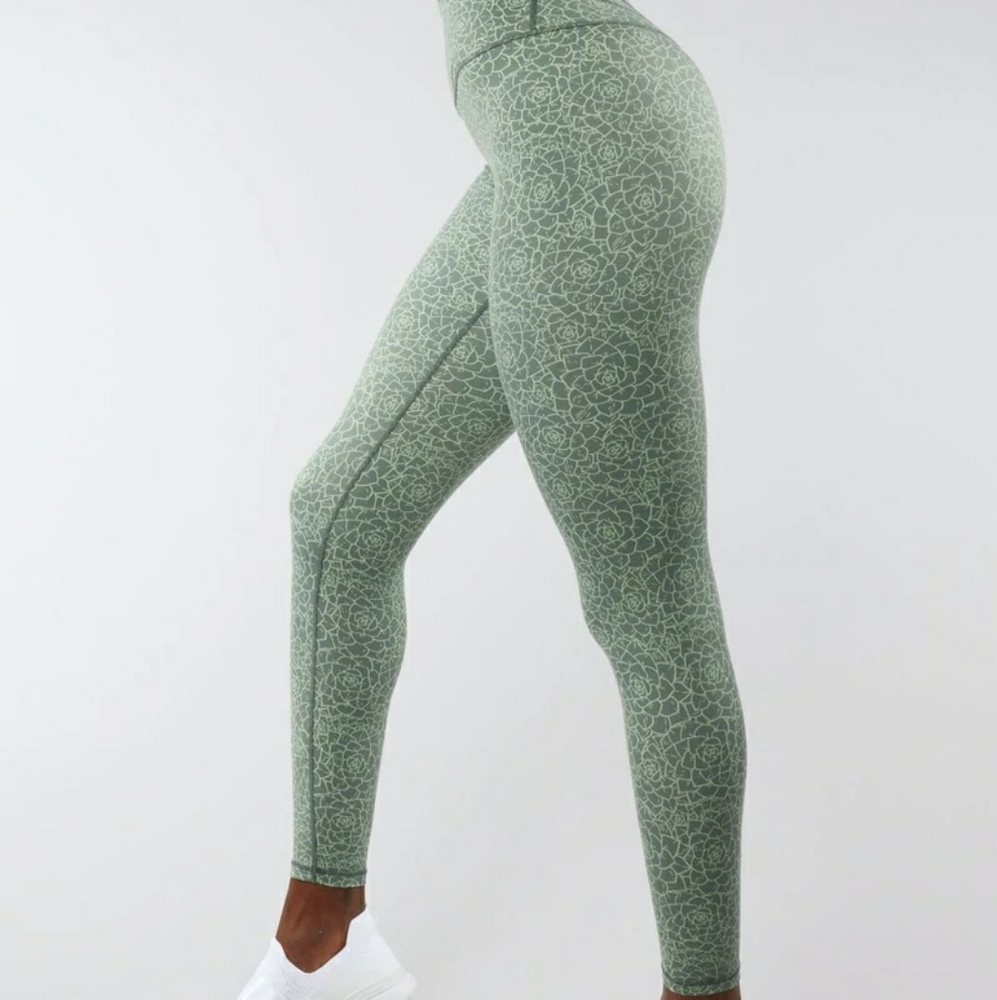 NWOT Buffbunny Siren Leggings Eden Print, Green